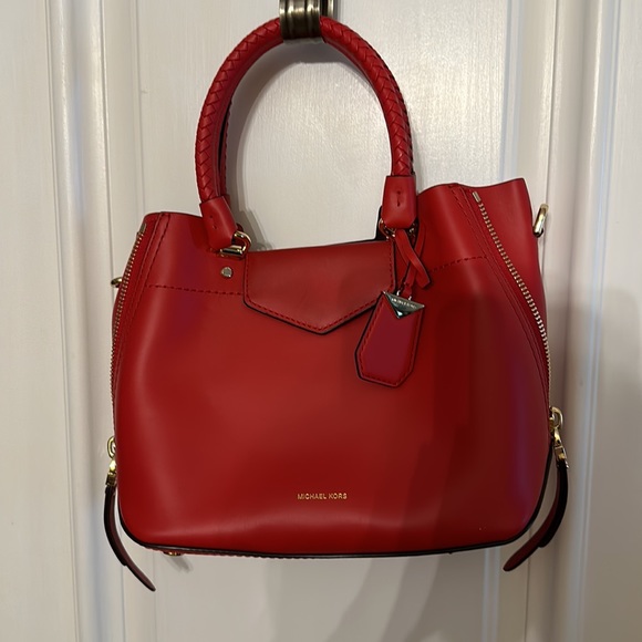 Michael Kors Blakely Bright Red messenger bag NWT - Picture 2 of 15